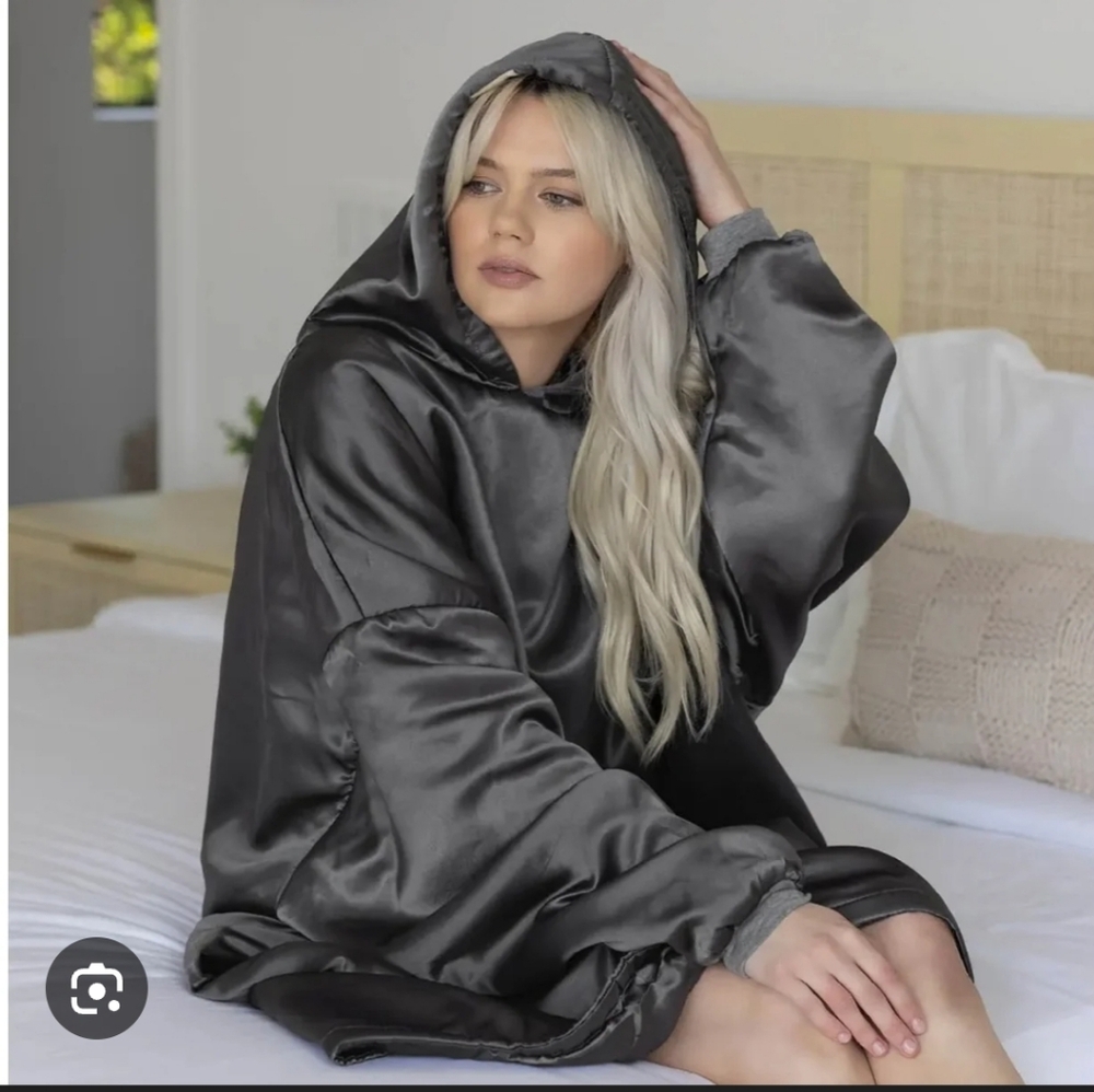 NEW KITSCH glazey satin hoodie in charcoal